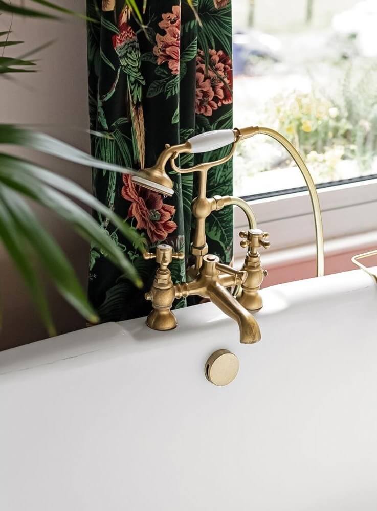 Playful Materials, Textures, and Colors in a London Home 16 clawfoot bath detail
