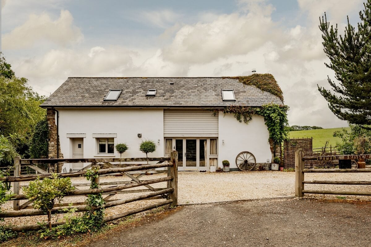 Cottage-Style Interiors in an English Barn Conversion 21 converted barn england Cottage-Style Interiors in an English Barn Conversion