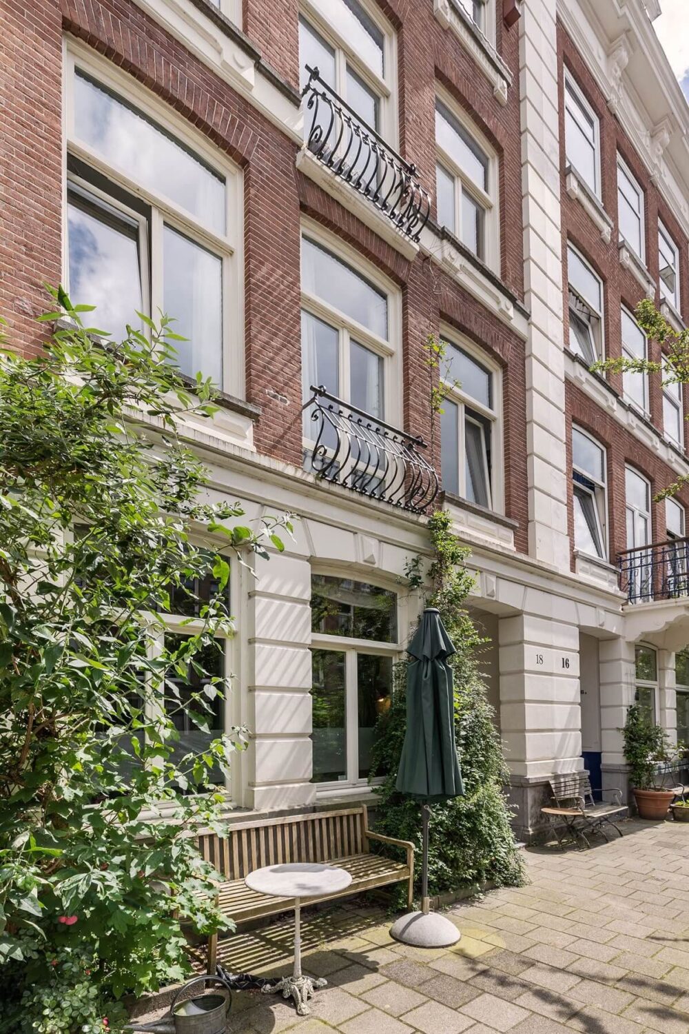A Beautiful Renovated Duplex Apartment in Amsterdam 24 dutch facade
