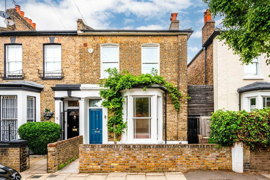 An Open Plan Victorian House with a Lush Green Garden 17 An Open Plan Victorian House with a Lush Green Garden