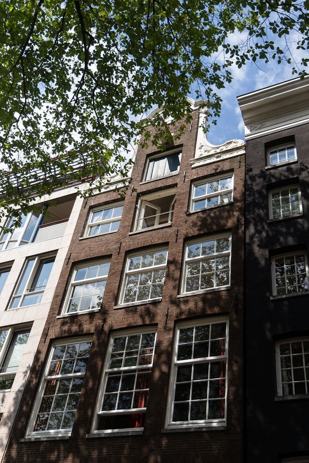 An Apartment with High Pitched Ceilings in an Amsterdam Canal House 21 facade amsterdam canal house top floor apartment nordroom An Apartment with High Pitched Ceilings in an Amsterdam Canal House
