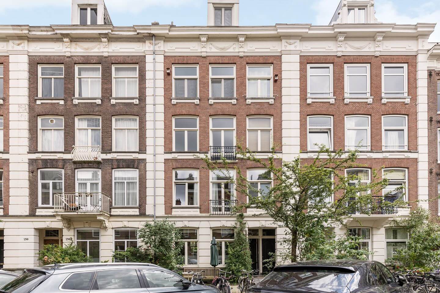 A Beautiful Renovated Duplex Apartment in Amsterdam 26 facade A Beautiful Renovated Duplex Apartment in Amsterdam