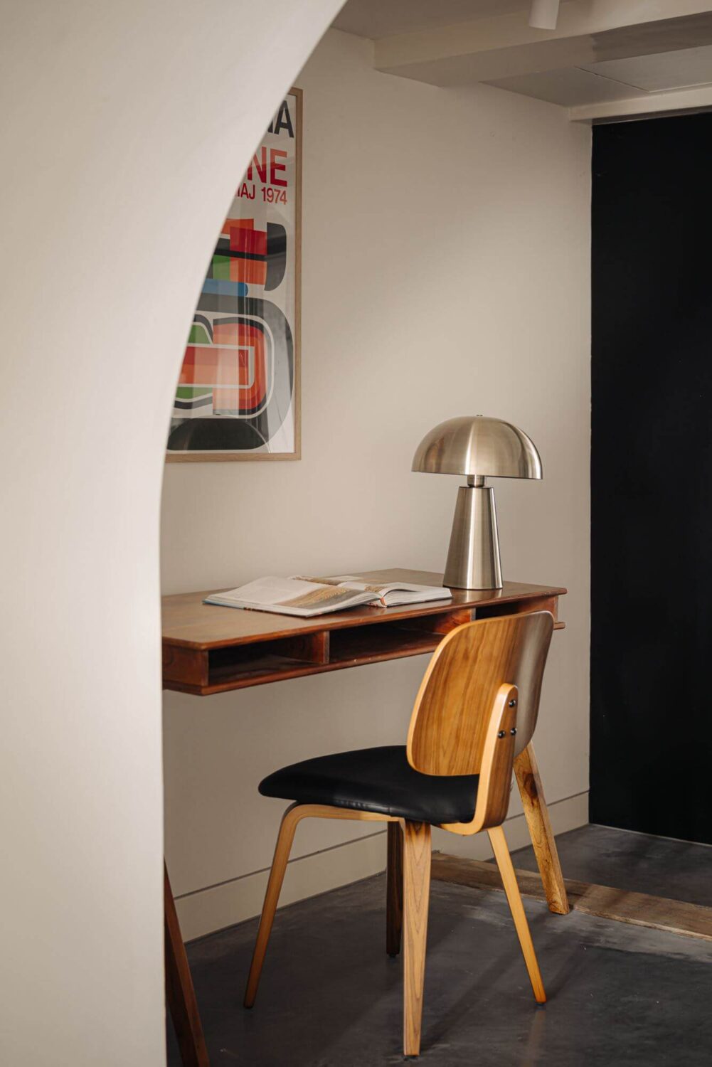 A Modern Apartment in an 18th Century Amsterdam Canal House 18 floating desk