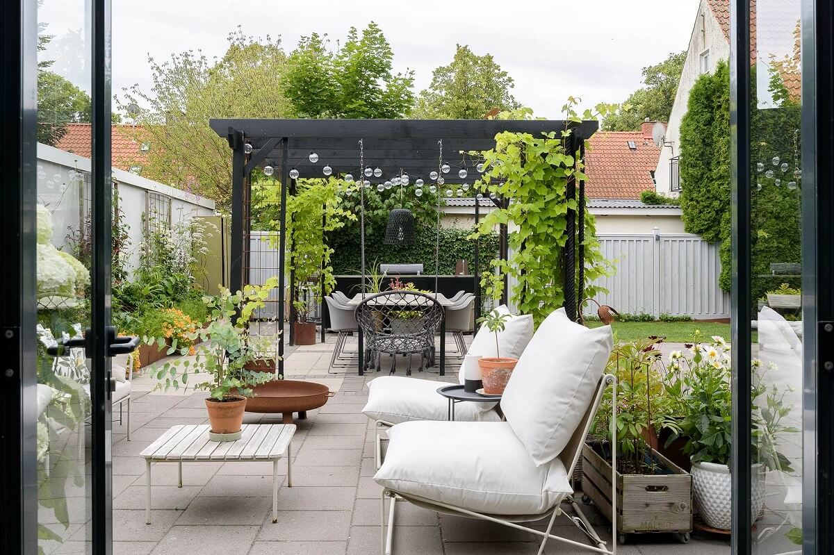 10 Easy Budget-Friendly Upgrades To Boost Your Home's Appeal 18 garden