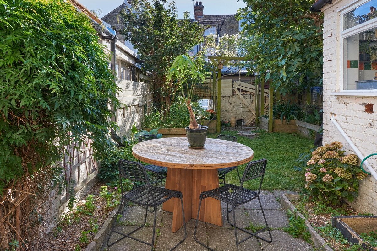Pared-Back Interiors in a Late Victorian House 18 garden 3 Pared-Back Interiors in a Late Victorian House