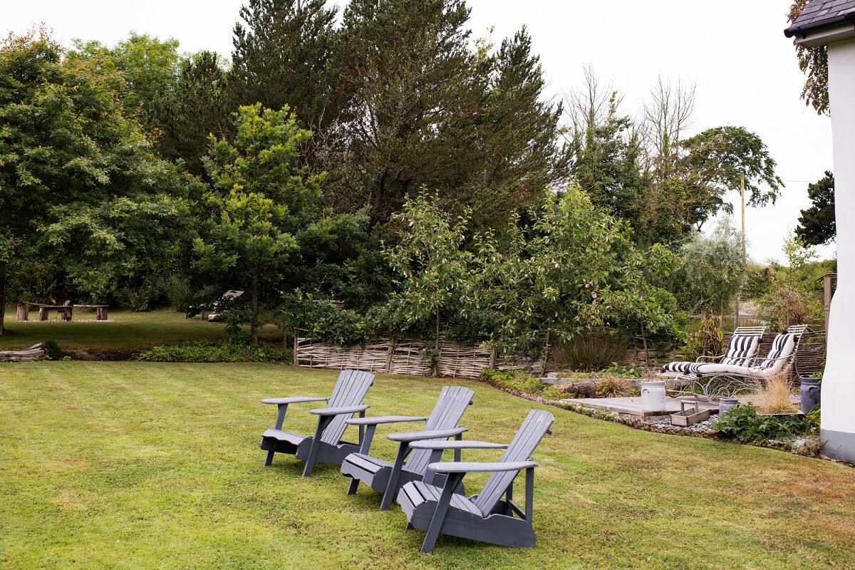 Cottage-Style Interiors in an English Barn Conversion 18 garden