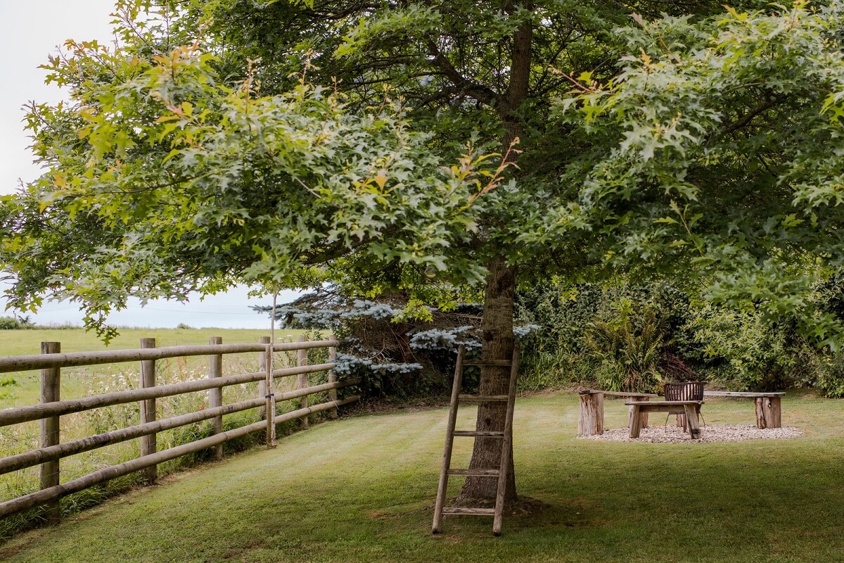 Cottage-Style Interiors in an English Barn Conversion 19 garden restored barn house Cottage-Style Interiors in an English Barn Conversion