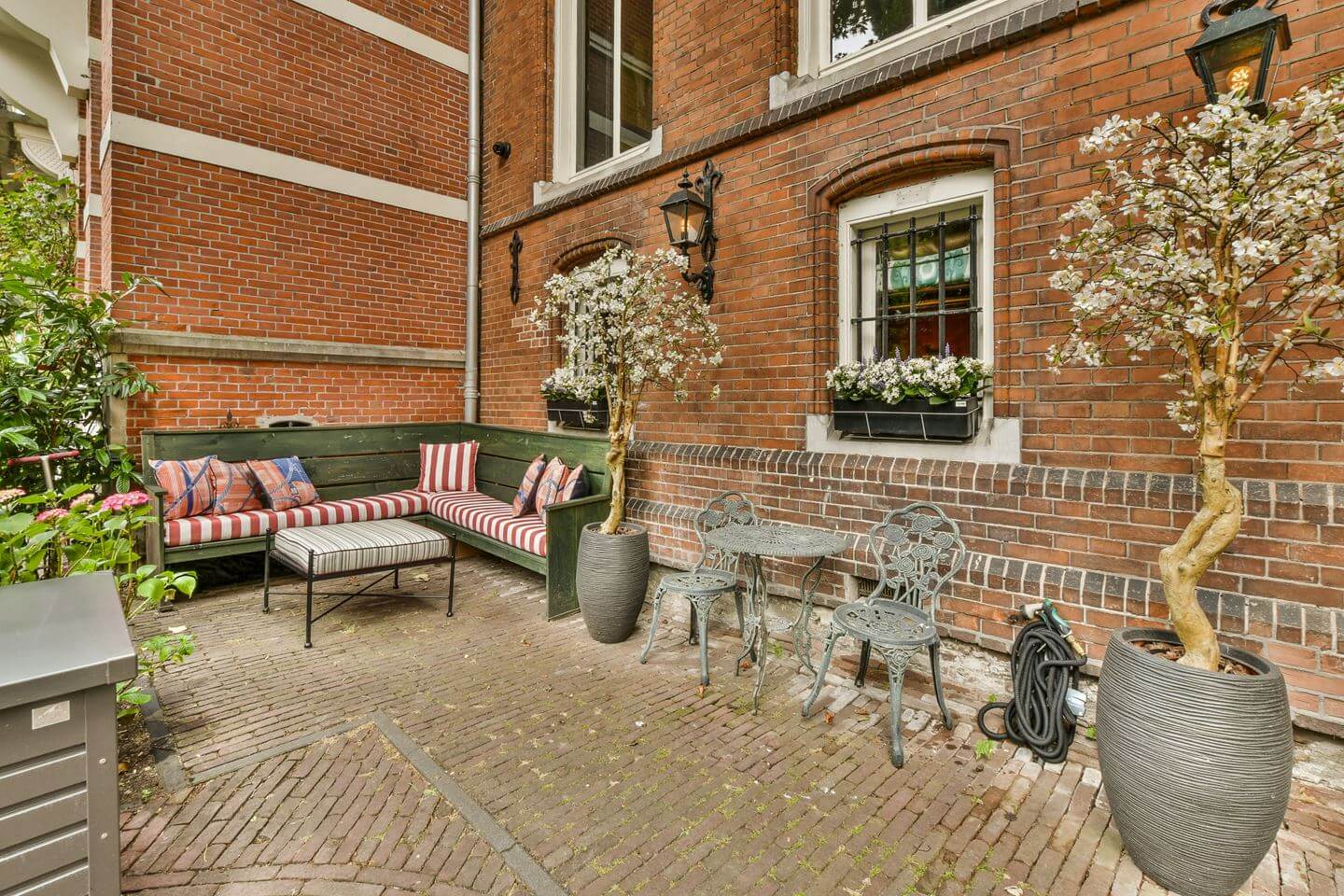 Cozy Country Style in an Amsterdam Family Townhouse 23 garden seating