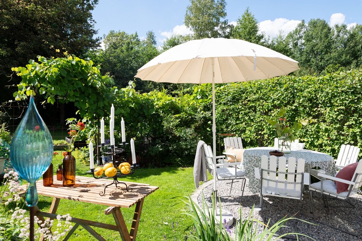 A Swedish Family Home with a Lovely Garden Room 22 green garden