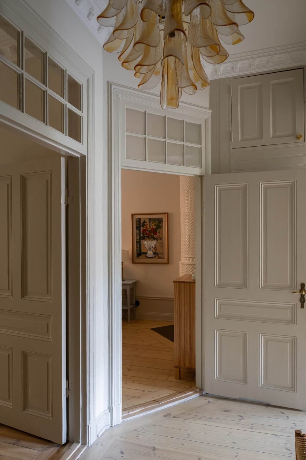 A Renovated Turn-of-the-Century Apartment with Two Bedrooms 14 hallway