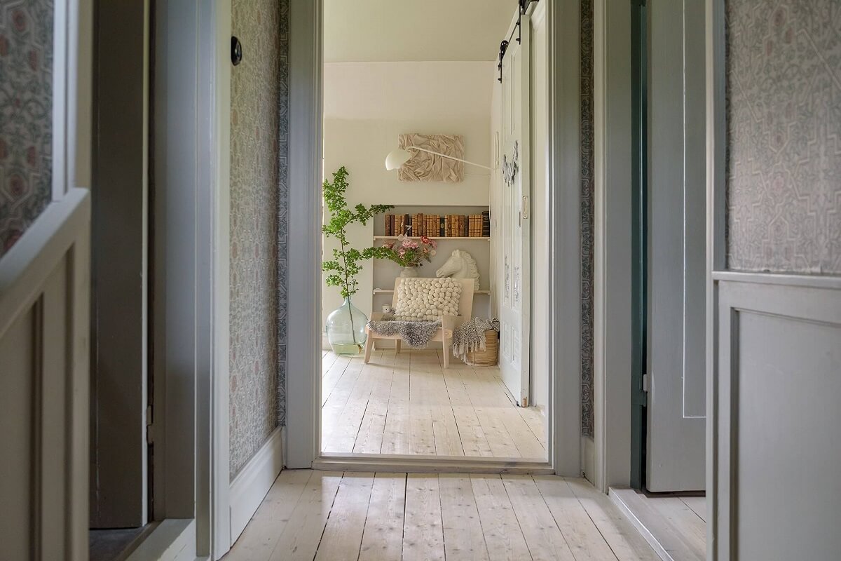 A Beautiful Family Home in a Grand 1930s Villa in Sweden 27 hallway