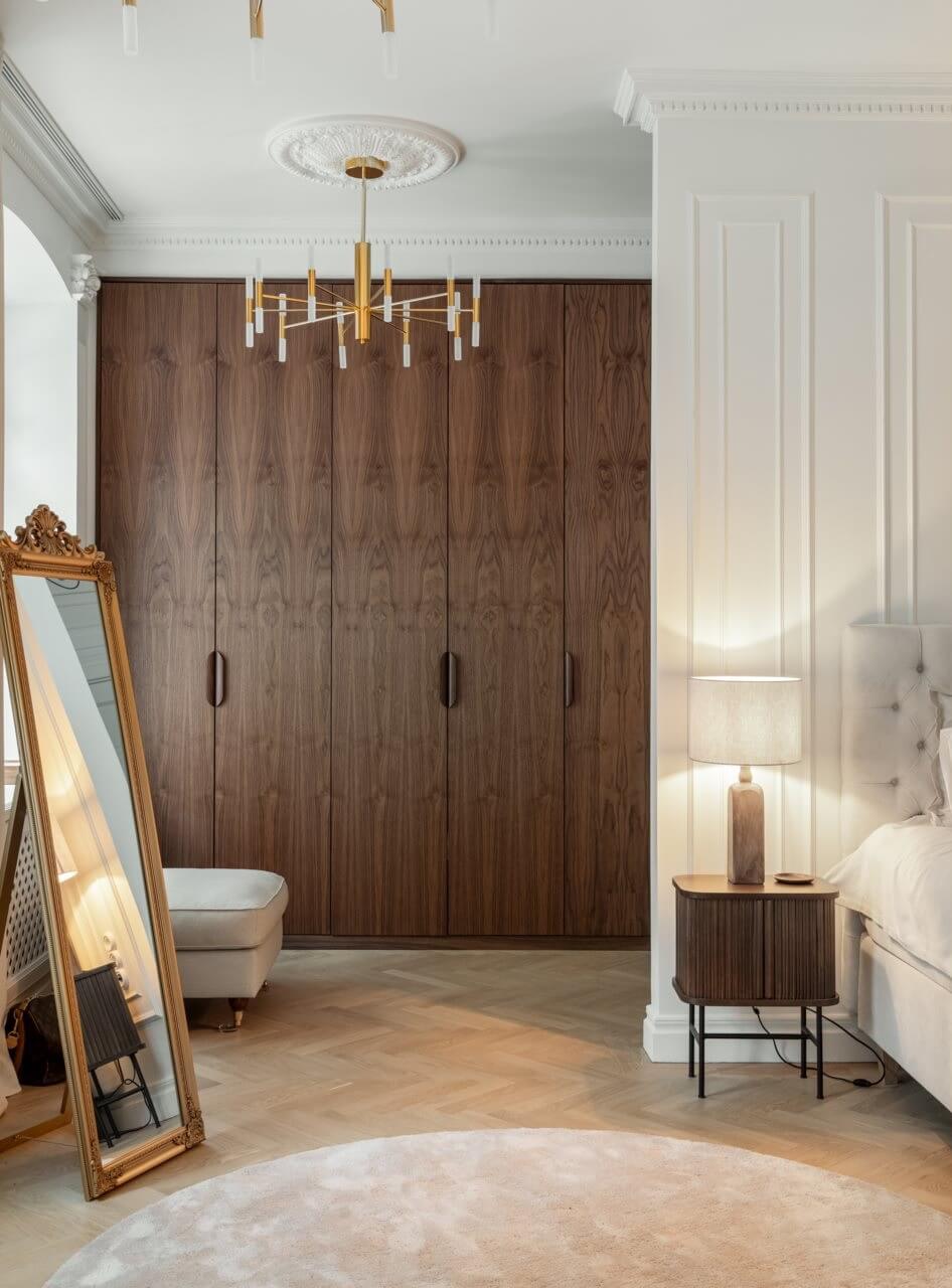 A Luxurious Stockholm Apartment with Period Features 16 hotel style master bedroom with walk in closet nordroom