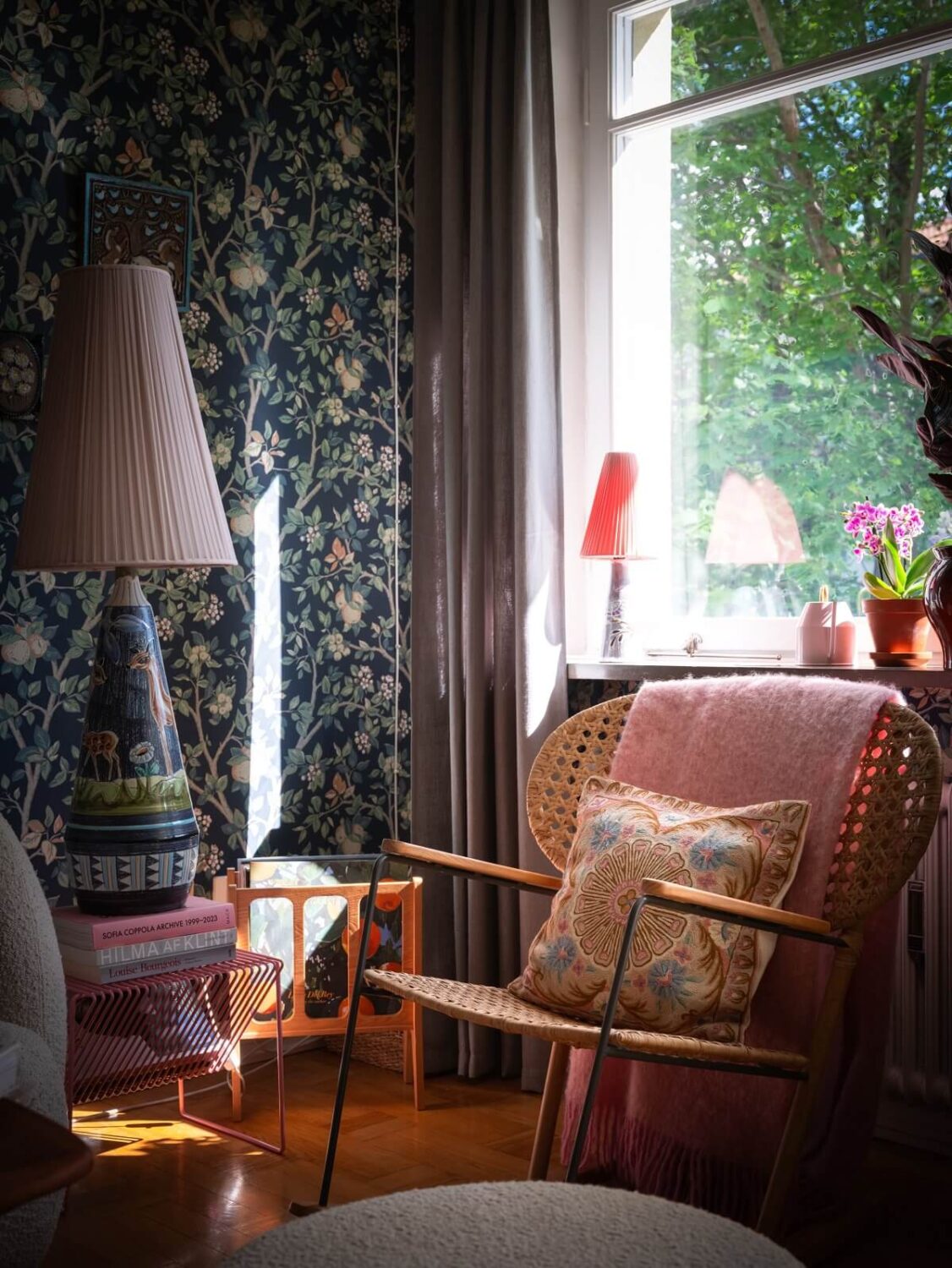 Floral Wallpaper and a Pink Kitchen in a Midcentury Apartment 4 ikea rocking chair and floral wallpaper nordroom
