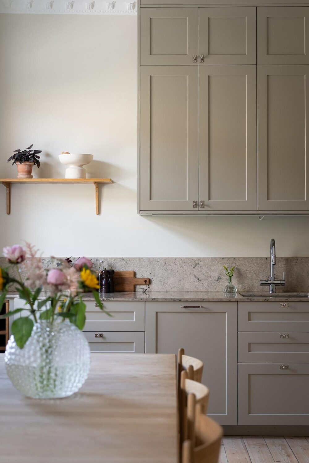 A Renovated Turn-of-the-Century Apartment with Two Bedrooms 10 kitchen