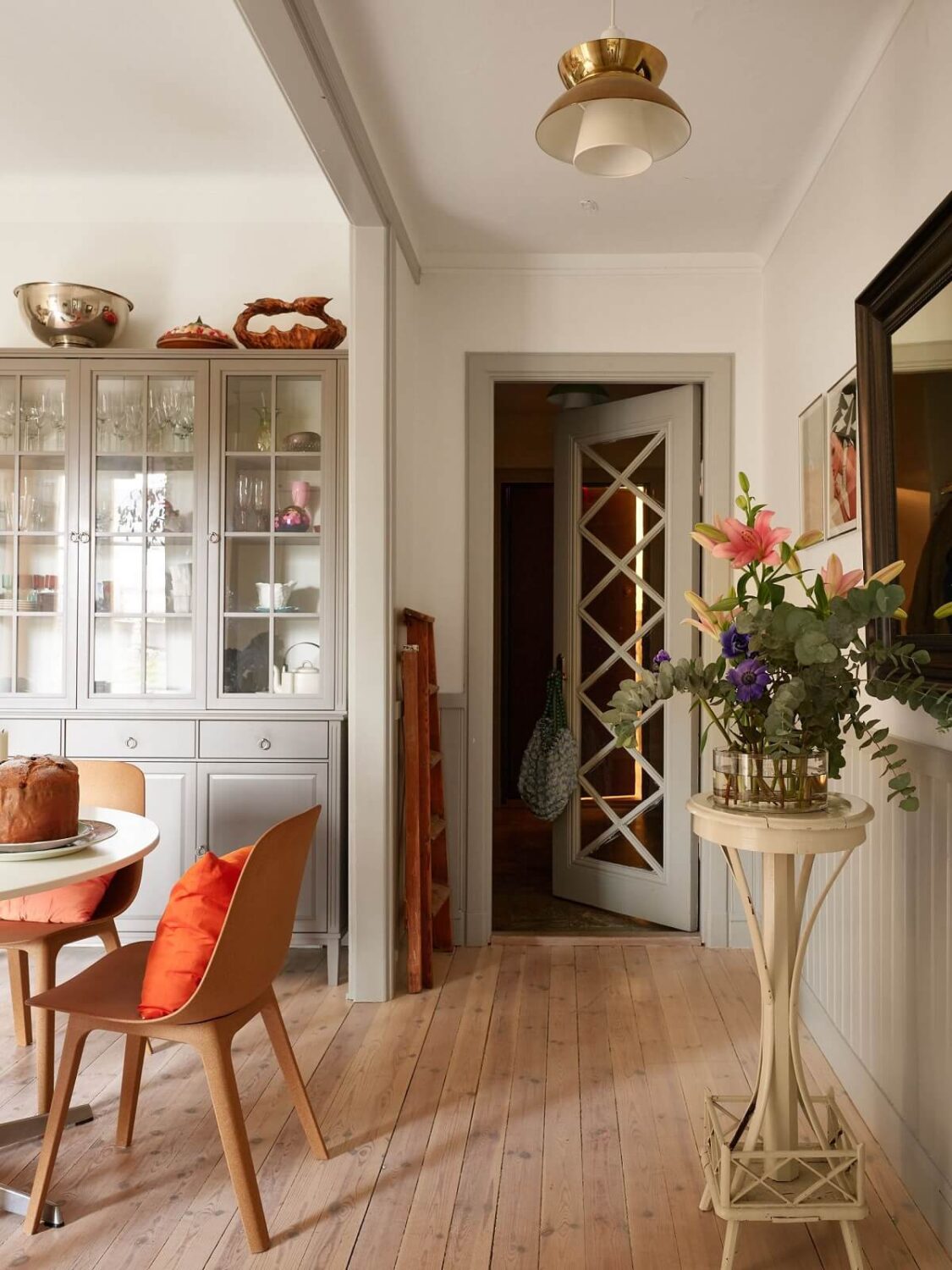 A Charming 1920s Apartment with a Green Bedroom 6 kitchen space