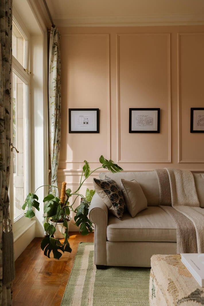 A Stylish Apartment in the Heart of London's Whitehall 3 living room cream tone