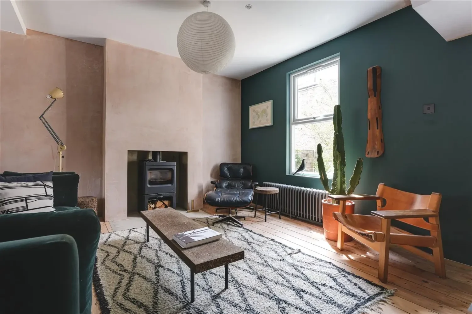 Open-Plan Rooms and Modern Furnishings in a London Home 1 living room with light and dark walls