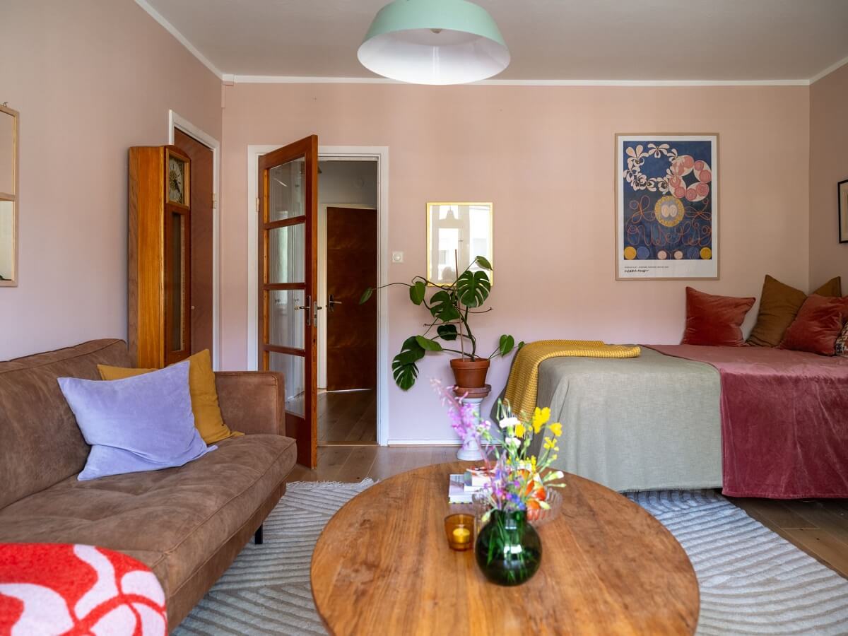 A Studio Apartment with Light Pink Walls and Vintage Furniture 9 midcentury studio apartment light pink walls