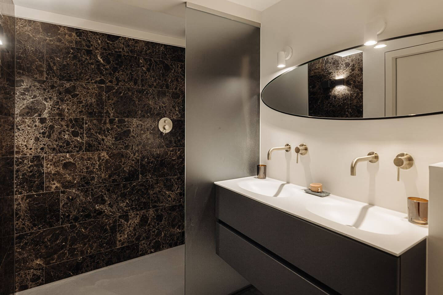 A Modern Apartment in an 18th Century Amsterdam Canal House 17 modern bathroom