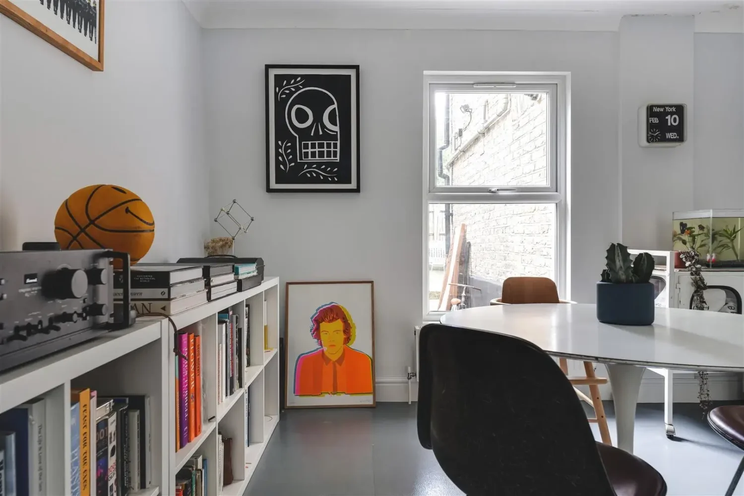 Open-Plan Rooms and Modern Furnishings in a London Home 12 music room