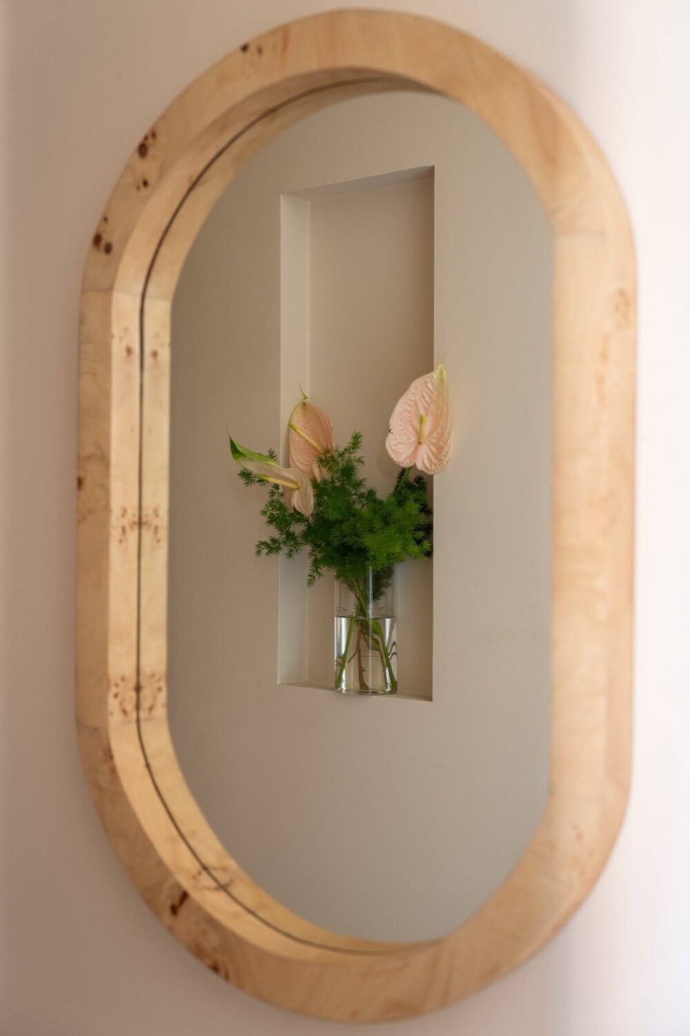 An Elegant Small Renovated Apartment in Stockholm 20 niche with flowers