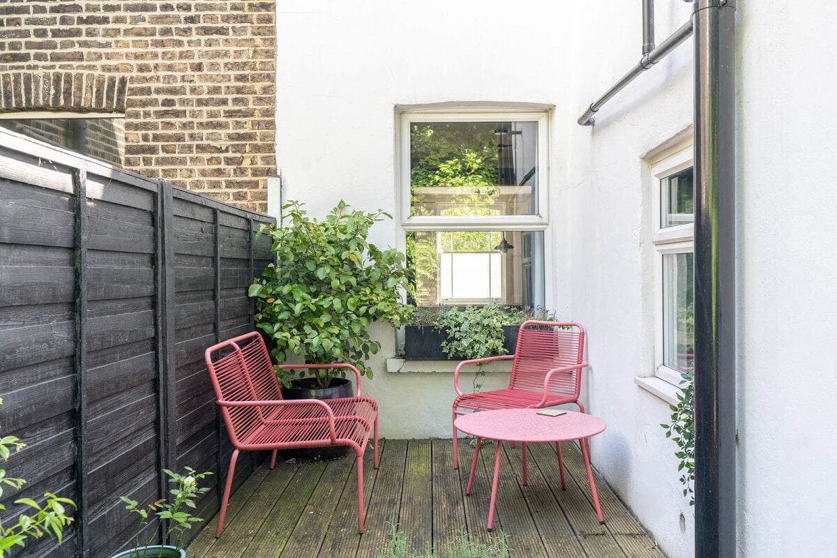 Blue Tones in a Two-Bedroom Victorian Cottage 17 patio Blue Tones in a Two-Bedroom Victorian Cottage