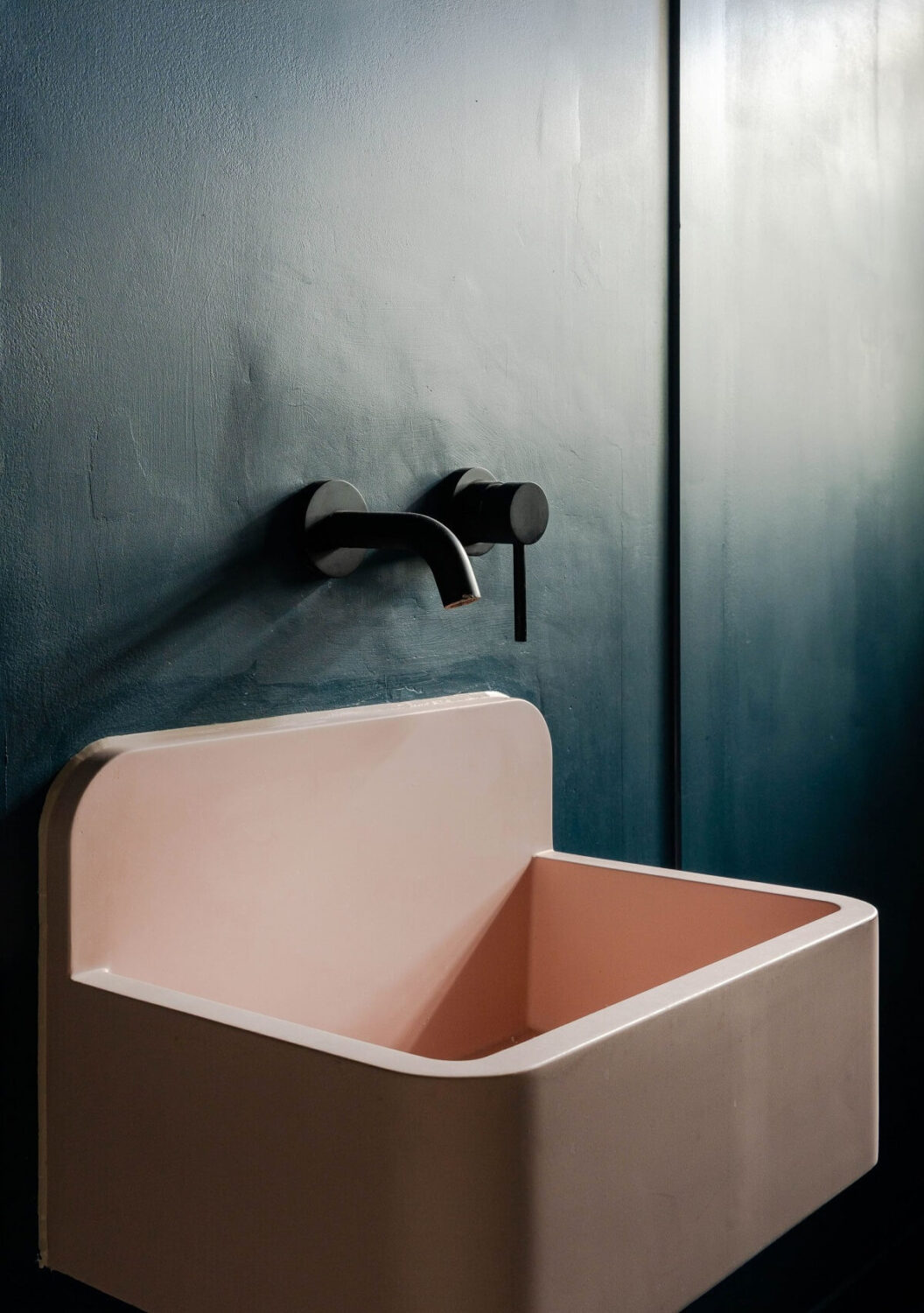 A Stunning Color Palette in an Extended Edwardian House in London 17 pink sink