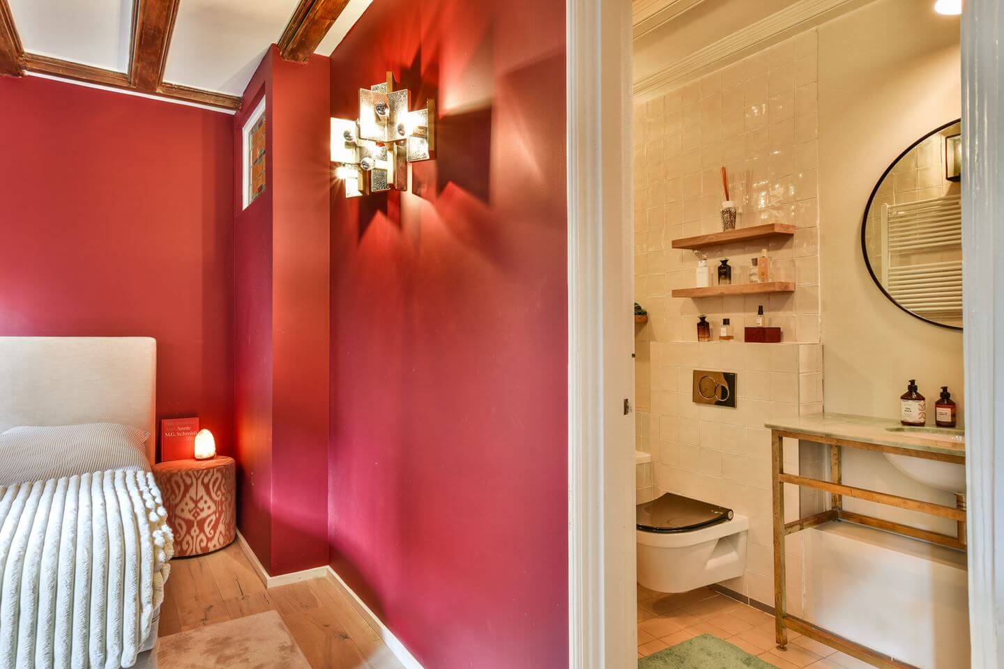Cozy Country Style in an Amsterdam Family Townhouse 14 red bedroom bathroom ensuite