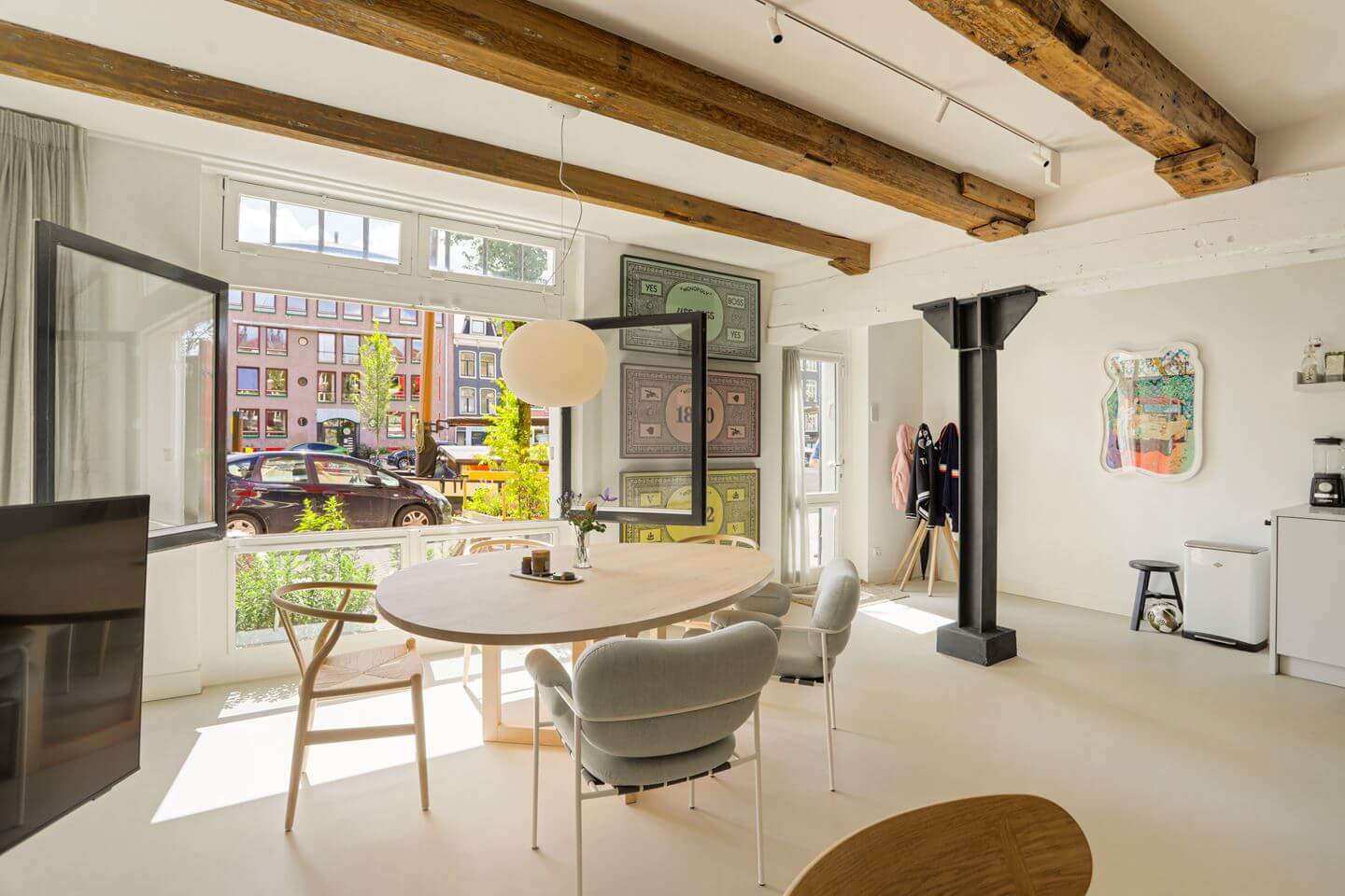 A Modern Apartment in a 17th Century Canal House in Amsterdam 7 round dining table