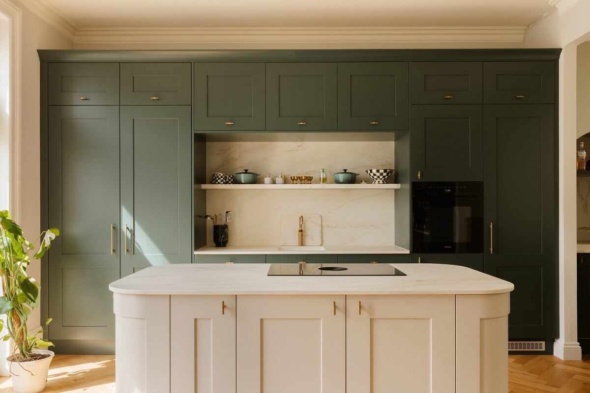 A Stylish Apartment in the Heart of London's Whitehall 9 rounded kitchen island