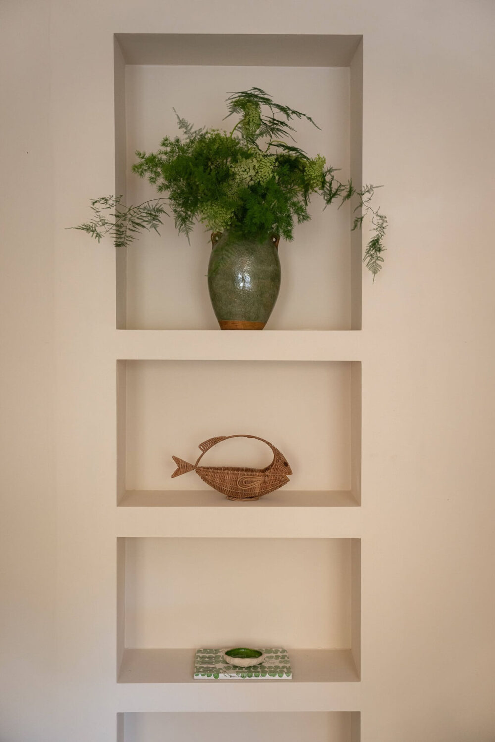 An Elegant Small Renovated Apartment in Stockholm 14 shelf niches