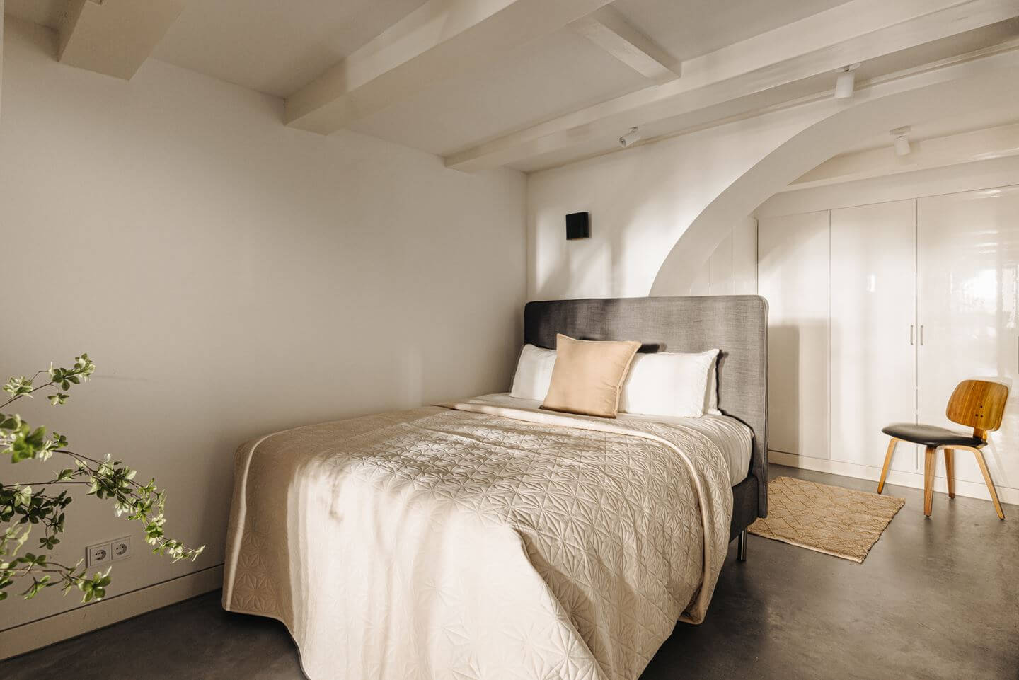 A Modern Apartment in an 18th Century Amsterdam Canal House 19 small bedroom