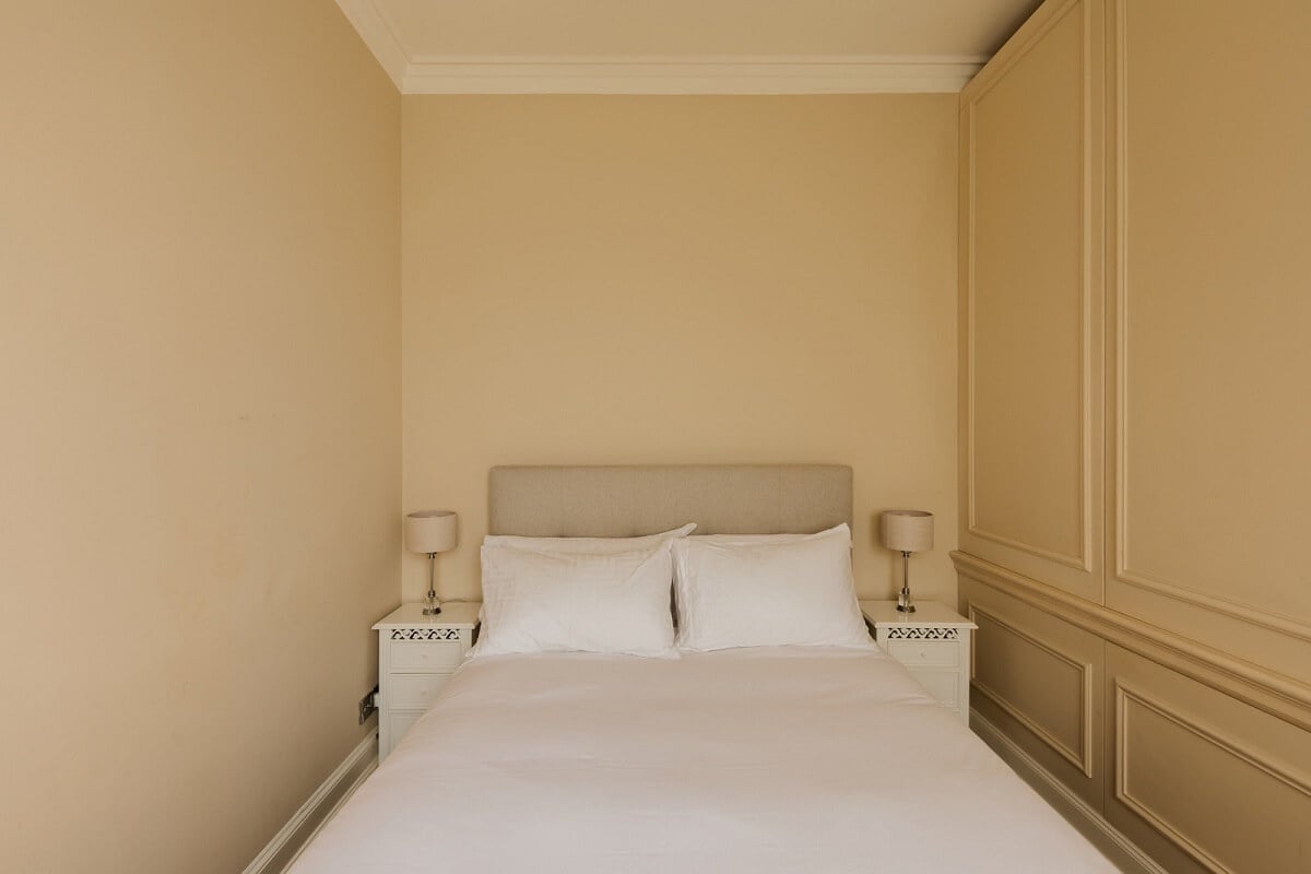 A Stylish Apartment in the Heart of London's Whitehall 14 small cream toned bedroom