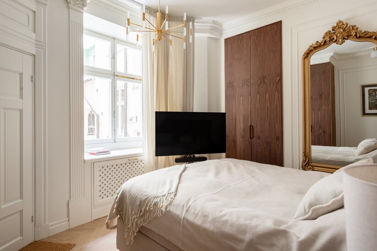A Luxurious Stockholm Apartment with Period Features 19 small light bedroom
