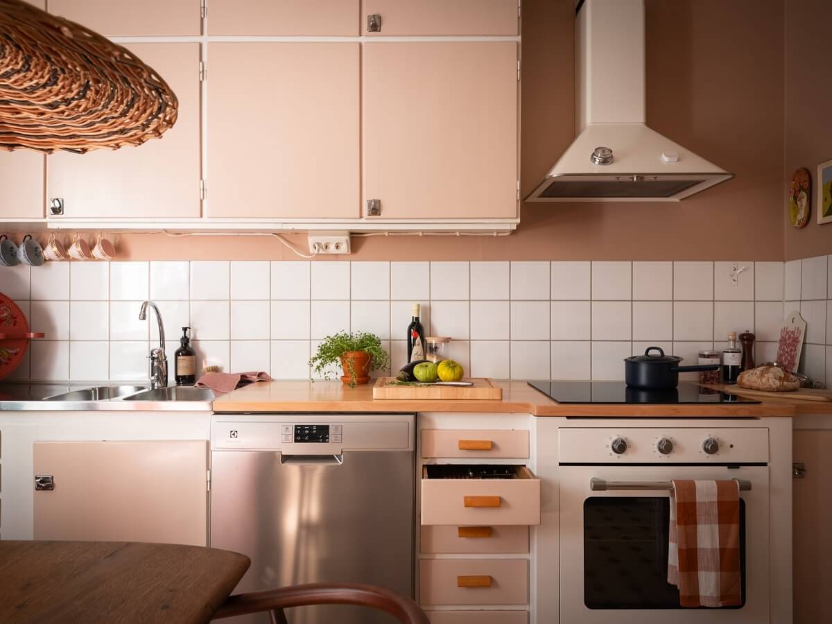 Floral Wallpaper and a Pink Kitchen in a Midcentury Apartment 12 soft pink midcentury kitchen