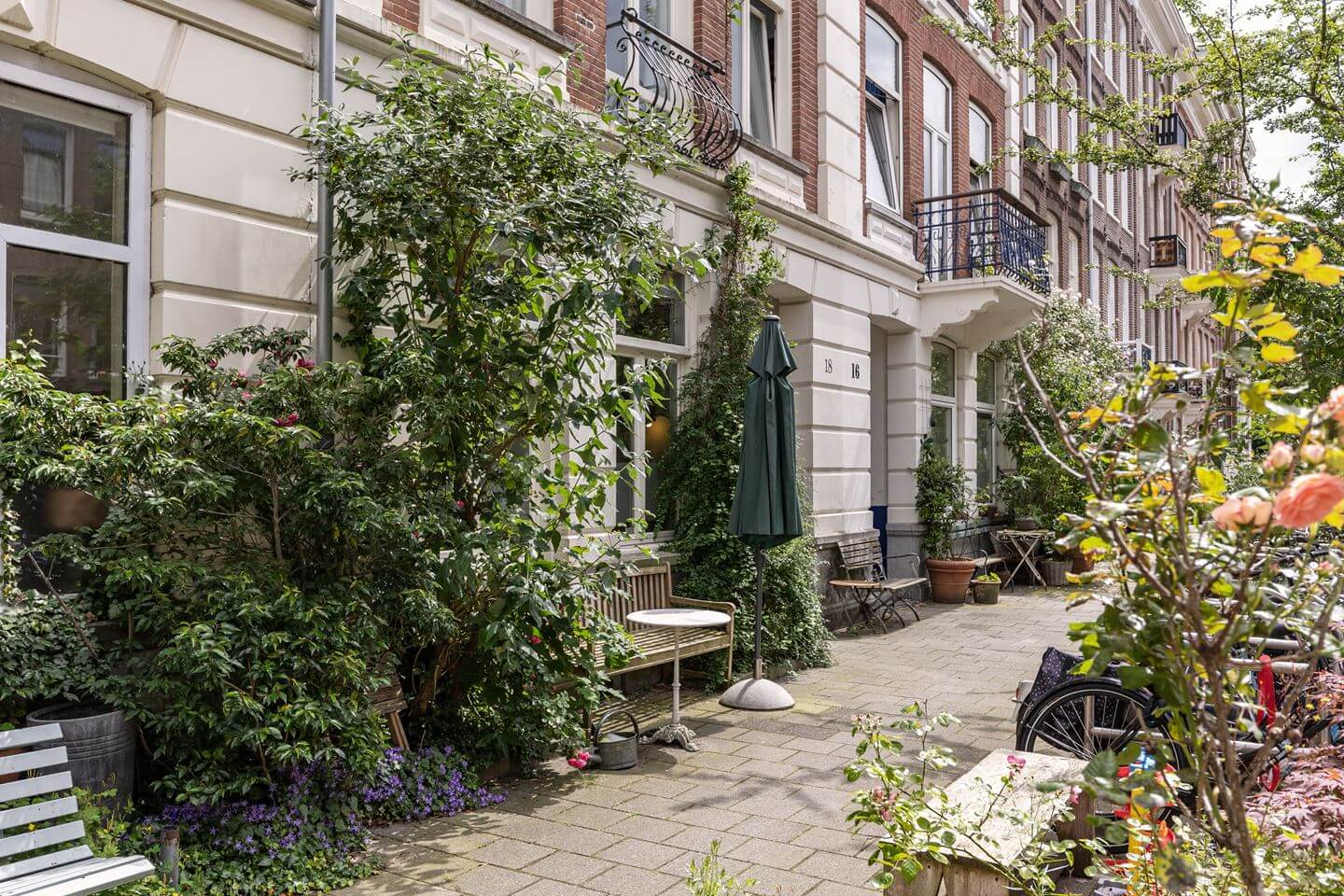 A Beautiful Renovated Duplex Apartment in Amsterdam 25 street facade
