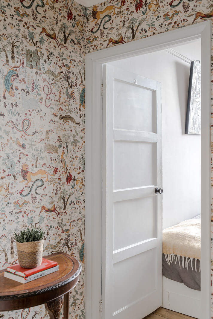Pared-Back Interiors in a Late Victorian House 16 wallpaper