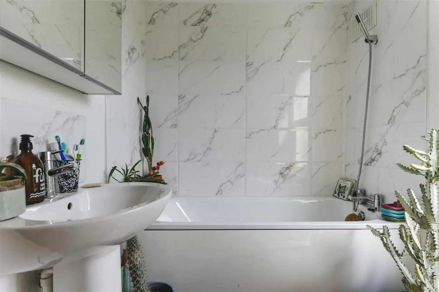 Open-Plan Rooms and Modern Furnishings in a London Home 19 white bathroom Open-Plan Rooms and Modern Furnishings in a London Home