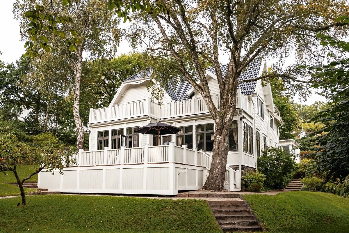 A Luxurious Early 20th Century Villa in Sweden 20 white house A Luxurious Early 20th Century Villa in Sweden