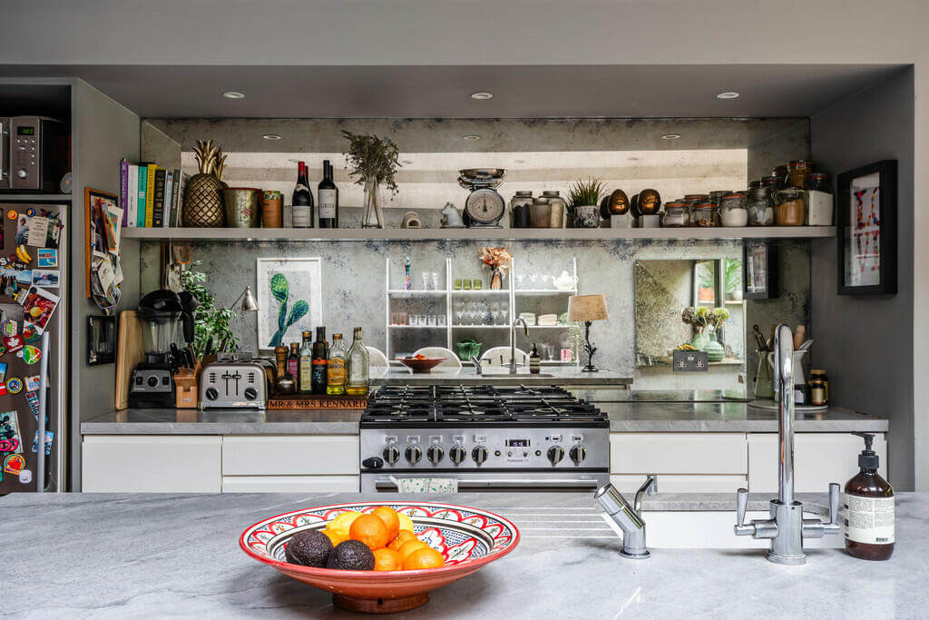 Why Everyone’s Adding Mirrors to Their Kitchens (And You Should Too) 6 white kitchen with mirrored splashback Why Everyone’s Adding Mirrors to Their Kitchens (And You Should Too)