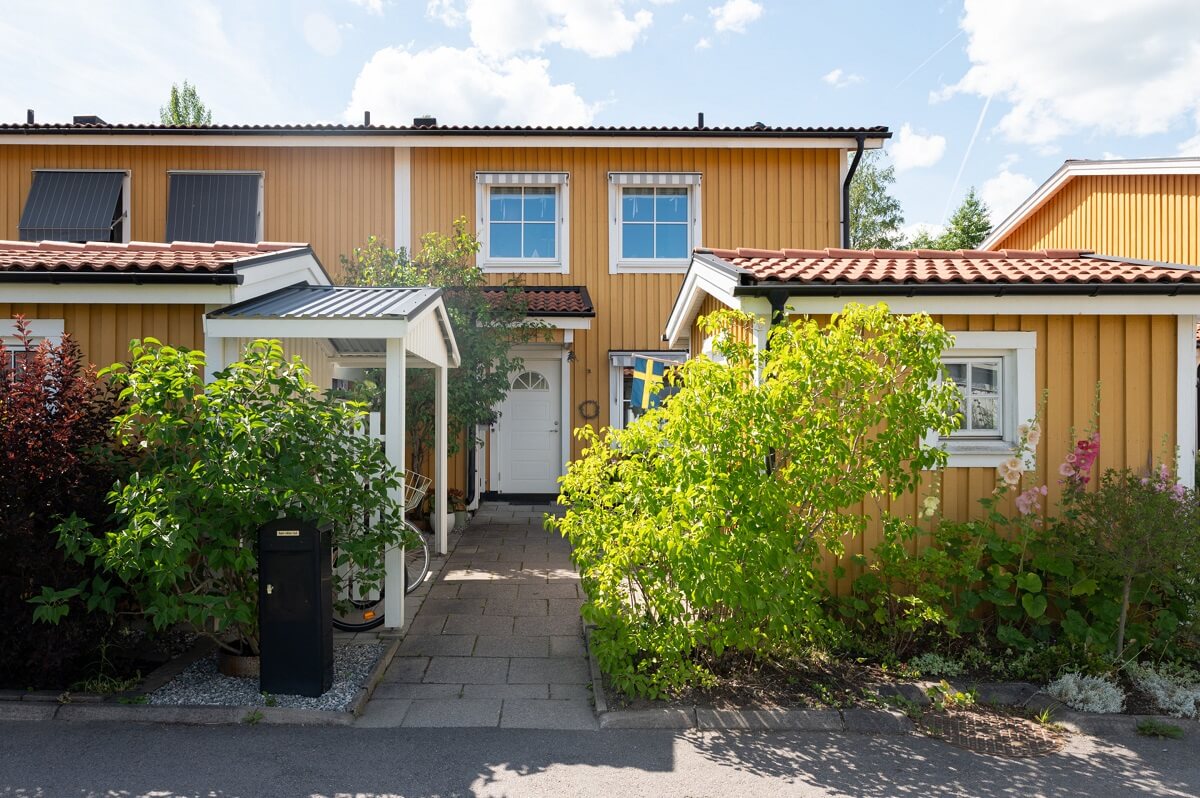 A Swedish Family Home with a Lovely Garden Room 24 yellow family home A Swedish Family Home with a Lovely Garden Room