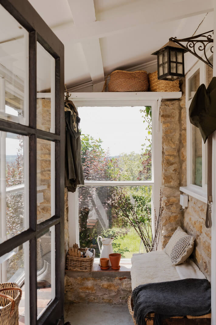 A Charming English Cottage with Historic Details 10 a0OP3000002p4y5MAA N32 webres A Charming English Cottage with Historic Details