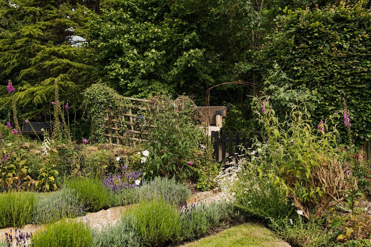 A Charming English Cottage with Historic Details 19 a0OP3000002p4y5MAA N69 webres A Charming English Cottage with Historic Details