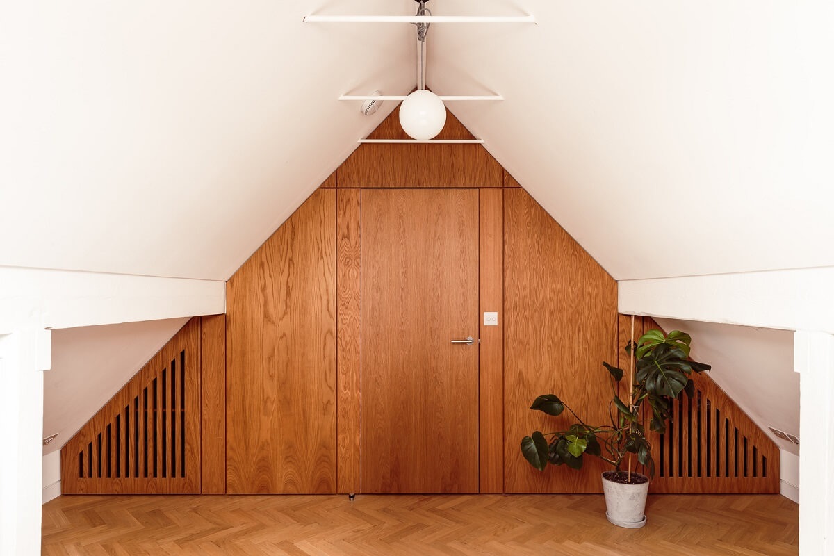 A London Duplex Apartment with a Purple Kitchen 12 attic space with wooden wall