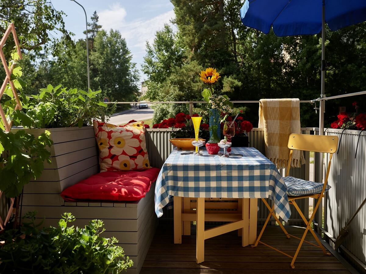 A Colorful Swedish Apartment Inspired by the 50s and 70s 9 balcony
