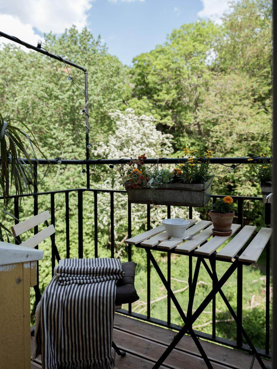 A Beautiful Renovated Maisonette Home with a Calm Color Palette 17 balcony 4 A Beautiful Renovated Maisonette Home with a Calm Color Palette
