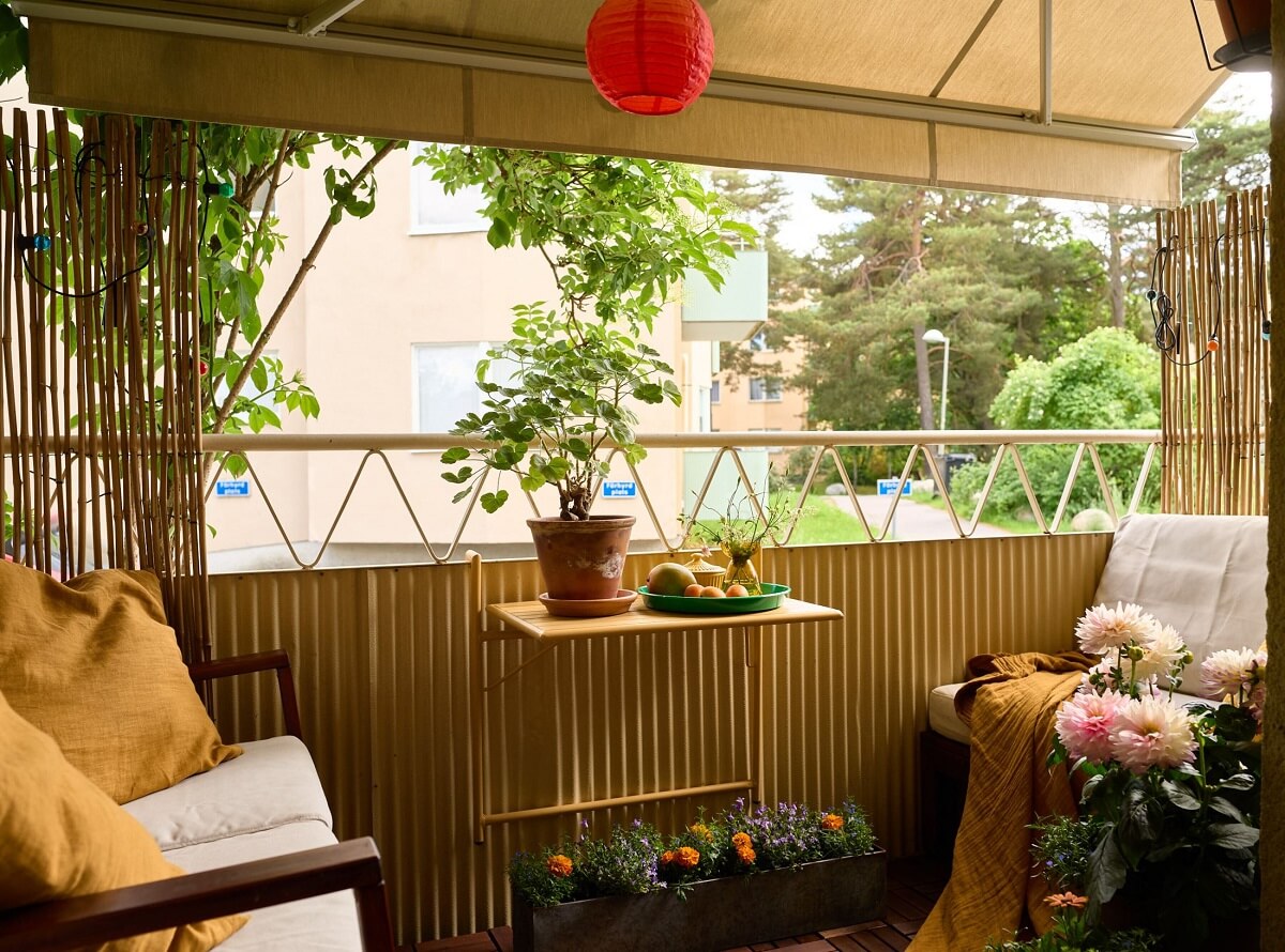 A Charming and Cozy Midcentury Family Apartment in Sweden 8 balcony vintage swedish apartment