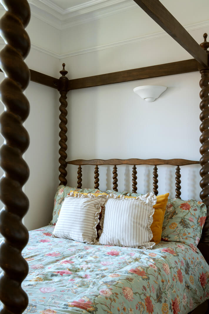 A Beautiful Edwardian House with Period Features 23 bedroom antique canopy bed