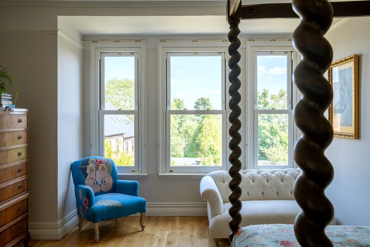 A Beautiful Edwardian House with Period Features 21 bedroom bay window canopy bed