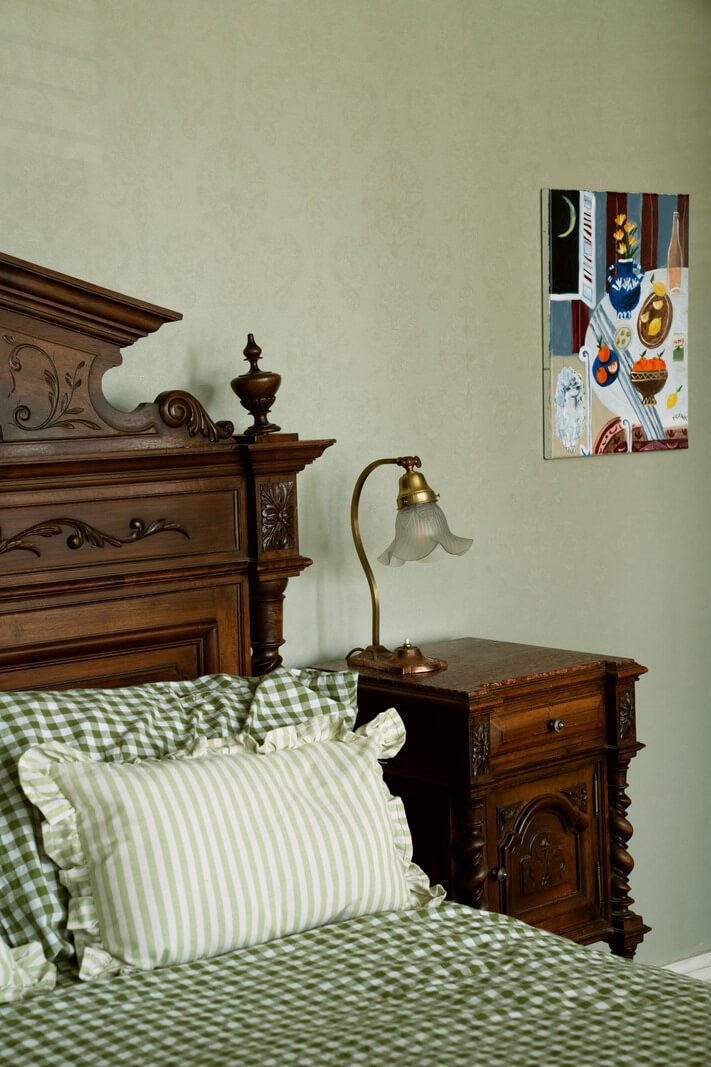 A Beautiful Edwardian House with Period Features 19 bedroom with antique bed